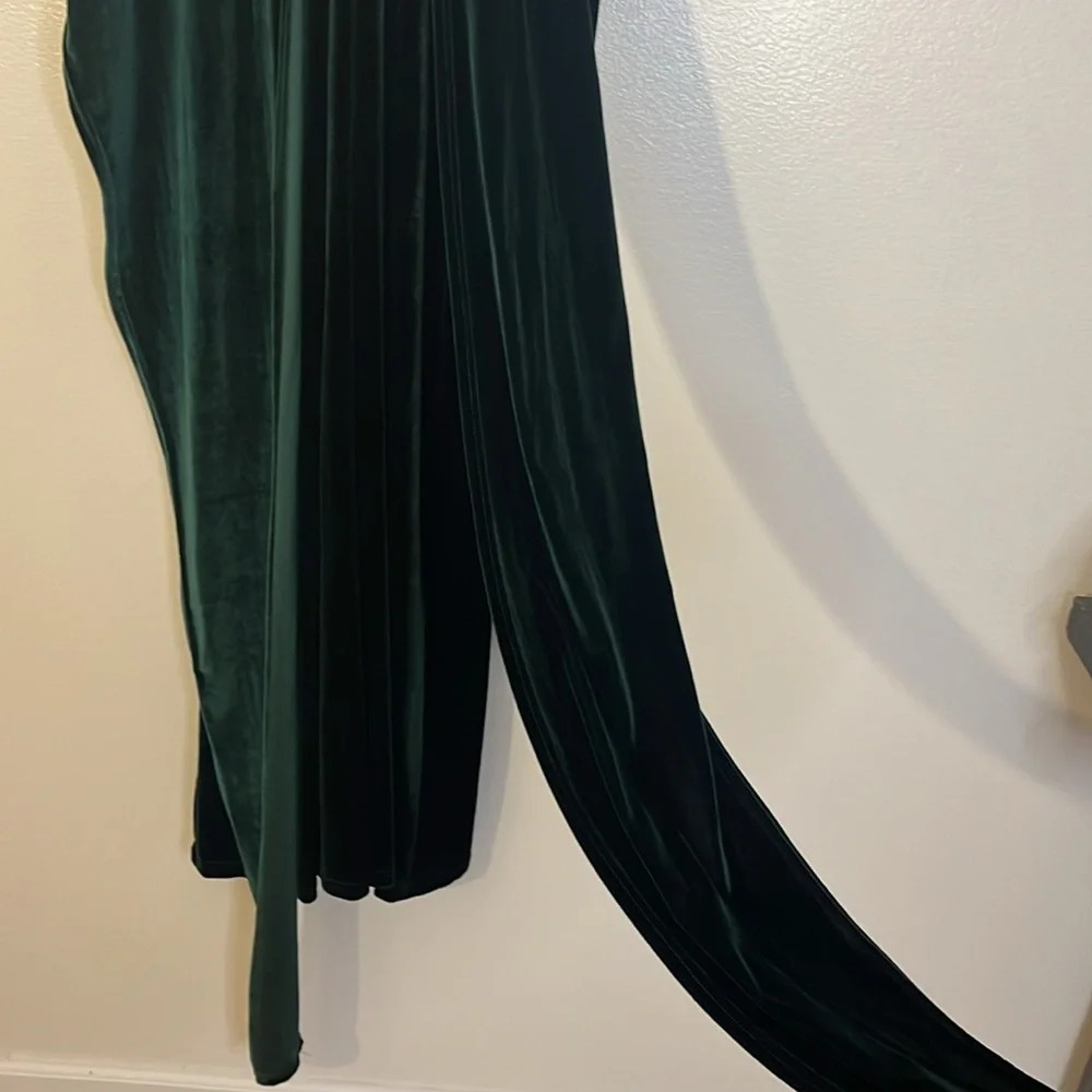 Revelry | Velvet dark green maxi low cut dress Womens size M short sleeve train - Picture 7 of 13